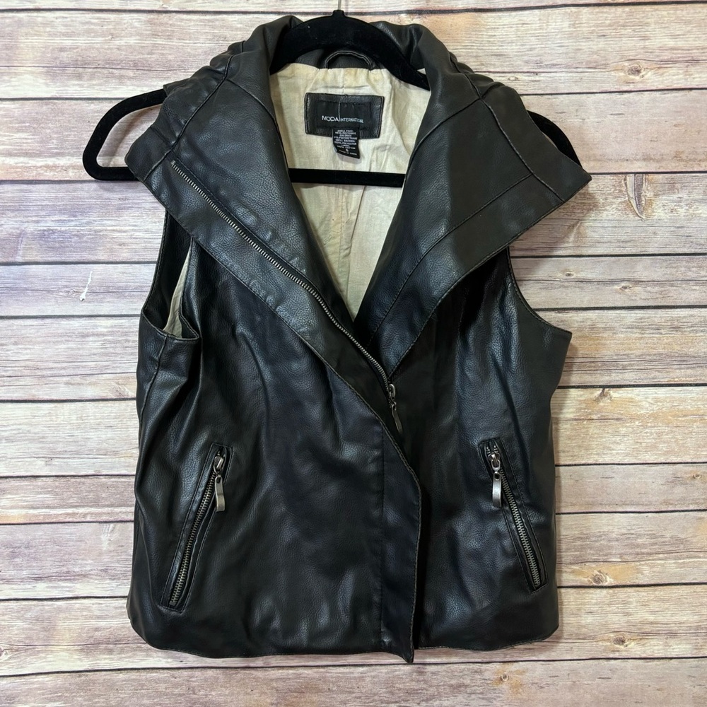 Moda International Black Pleather Vest Zip Front Size Small E1
